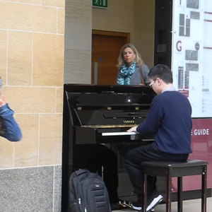 宁荣荣张开双腿被强❌游戏
